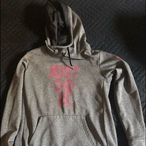 Medium Nike sweatshirt barely worn